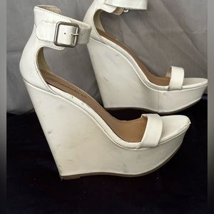 3/$15 Breckelles Ankle Strap Platform Wedge Sandal Size 6
